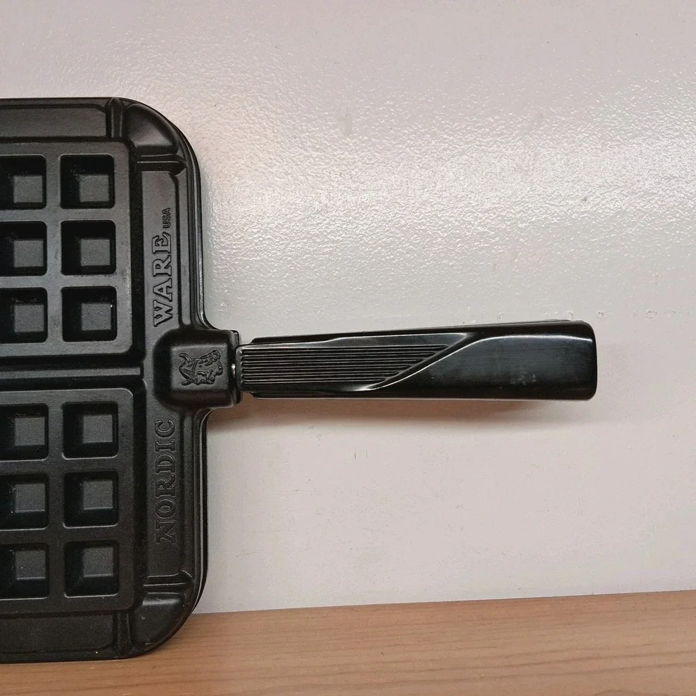 Nordic Ware Belgian Waffler Cast Aluminum‎ Stove Top Waffle Iron USA Made
